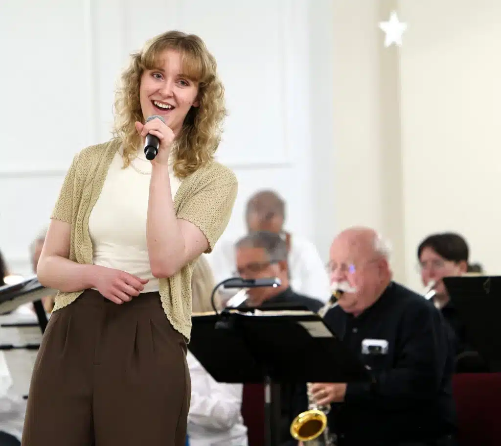 Oak Park Arms Rock Around the Jukebox ‘50s Dance Swing Set singer Lauren Hudoba with an 18-piece orchestra directed by Dave Vieitev, Friday, June 13, 2025, in Oak Park, Ill.